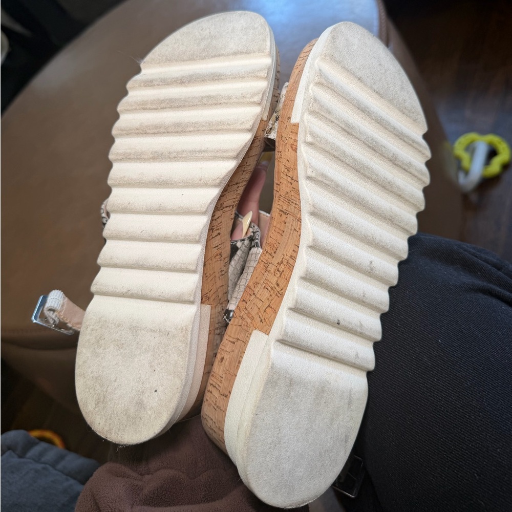 Platform sandal - Picture 2 of 5